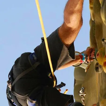 Vakantiehuis Charming In With Shared Pool *