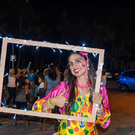 בית נופש Charming In With Shared Pool